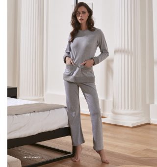Pigiama donna in interlock con inserti effetto ricciolino e taschini applicati