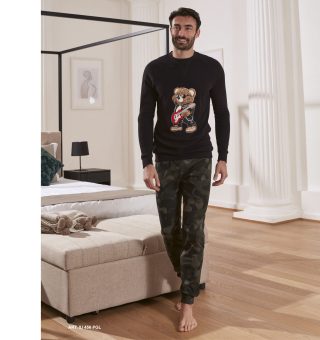 Pigiama uomo girocollo in interlock con applicazione orsetto e pantalone camouflage